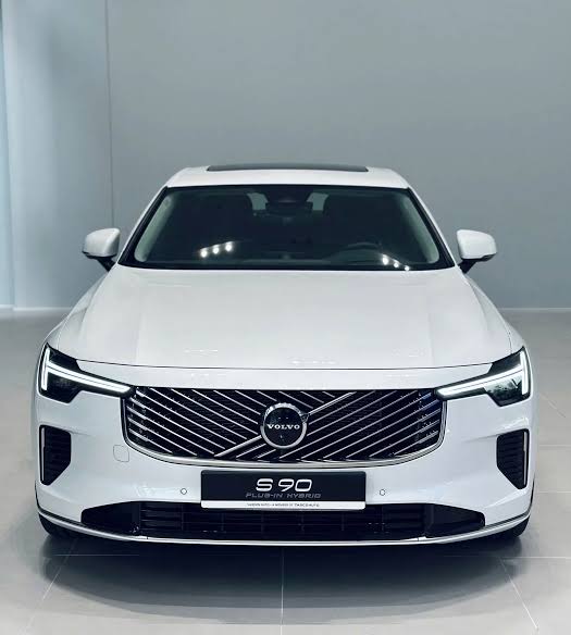 فروش فوق العاده ولوو S90 ۲۰۲۶